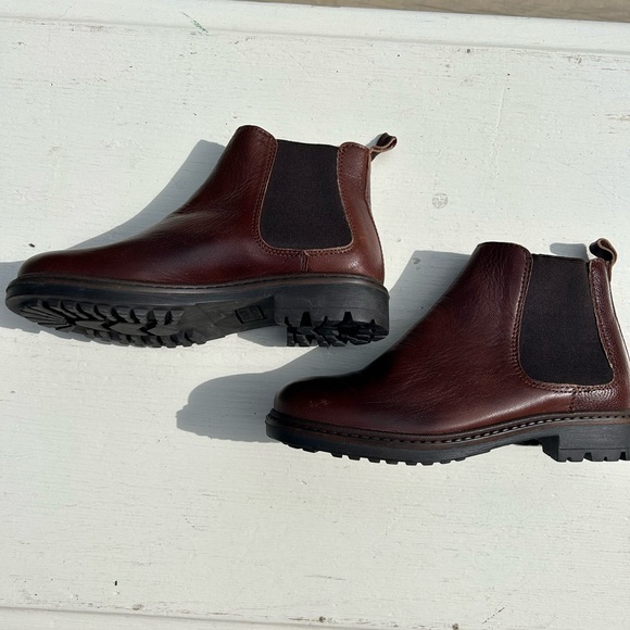 Little Boys Size 1.5 Vince Camuto Brown Chelsea Boots - Picture 6 of 6